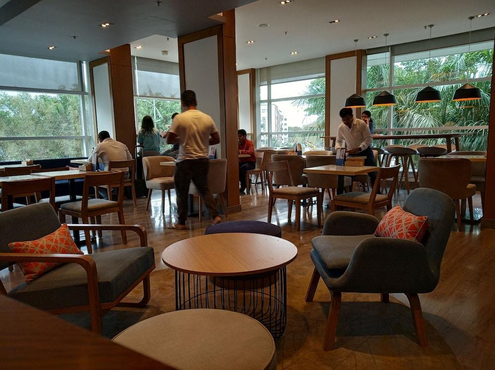 Holiday Inn Express Pune Pimpri By Ihg Exterior foto
