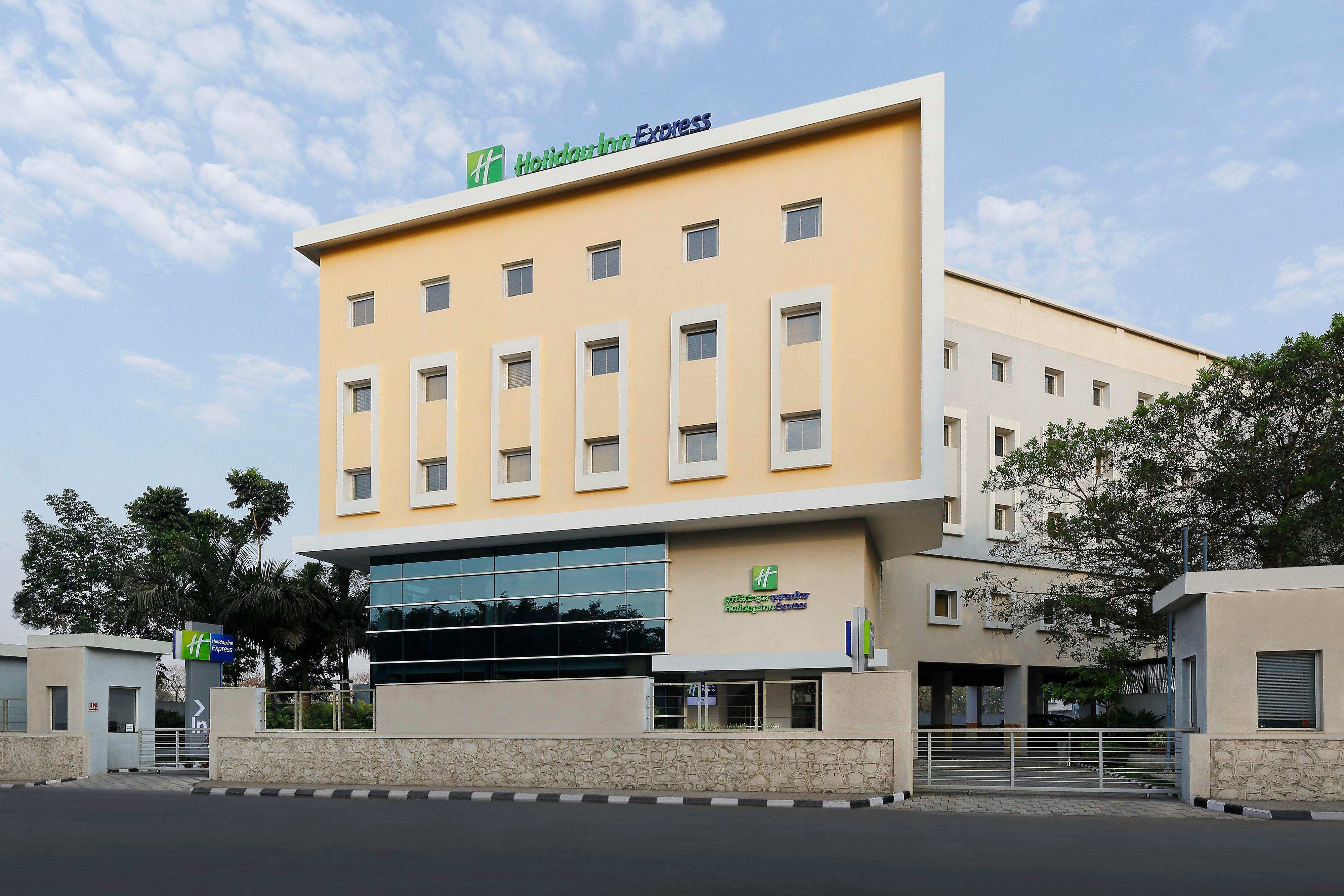 Holiday Inn Express Pune Pimpri By Ihg Exterior foto