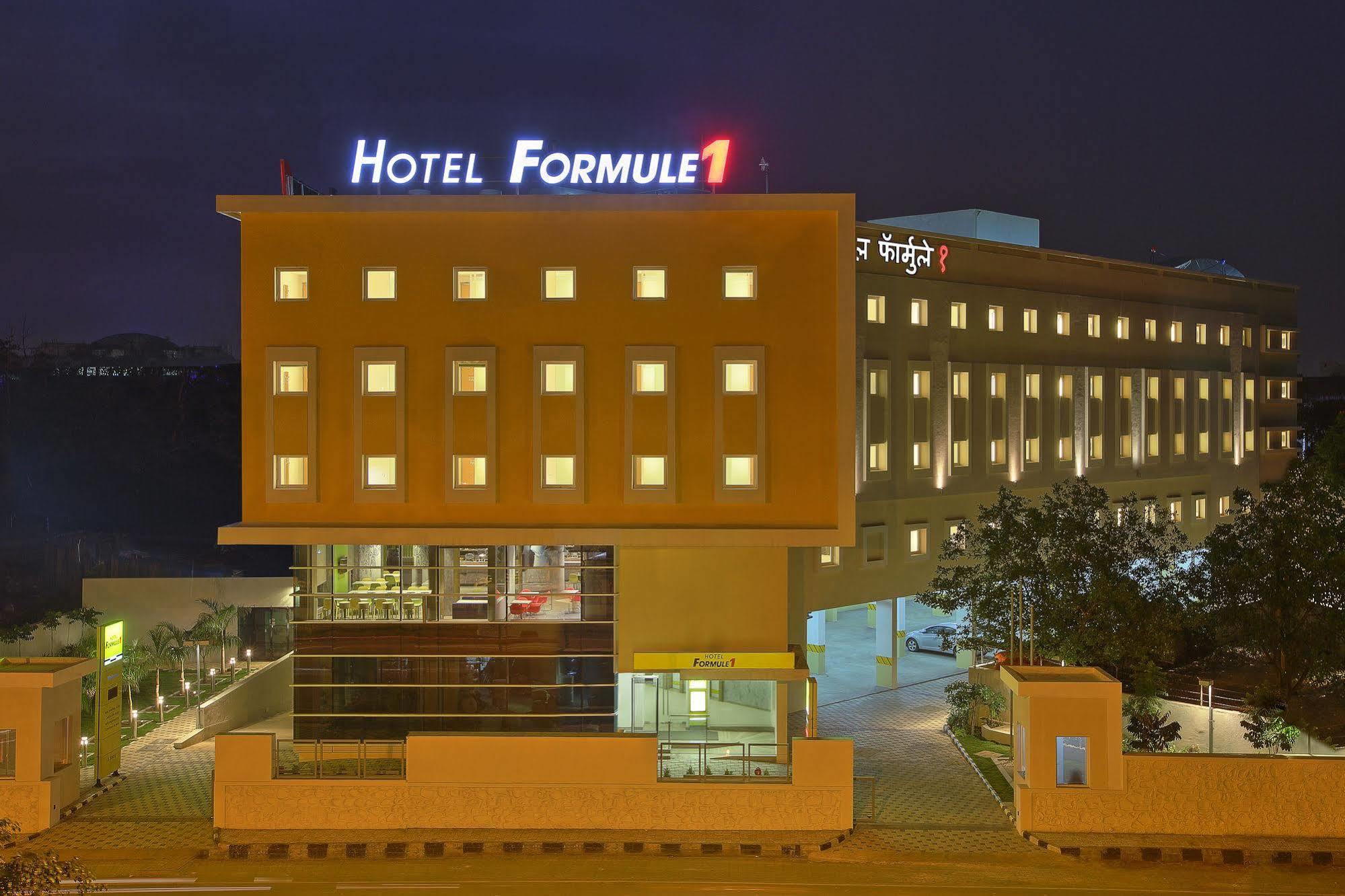 Holiday Inn Express Pune Pimpri By Ihg Exterior foto
