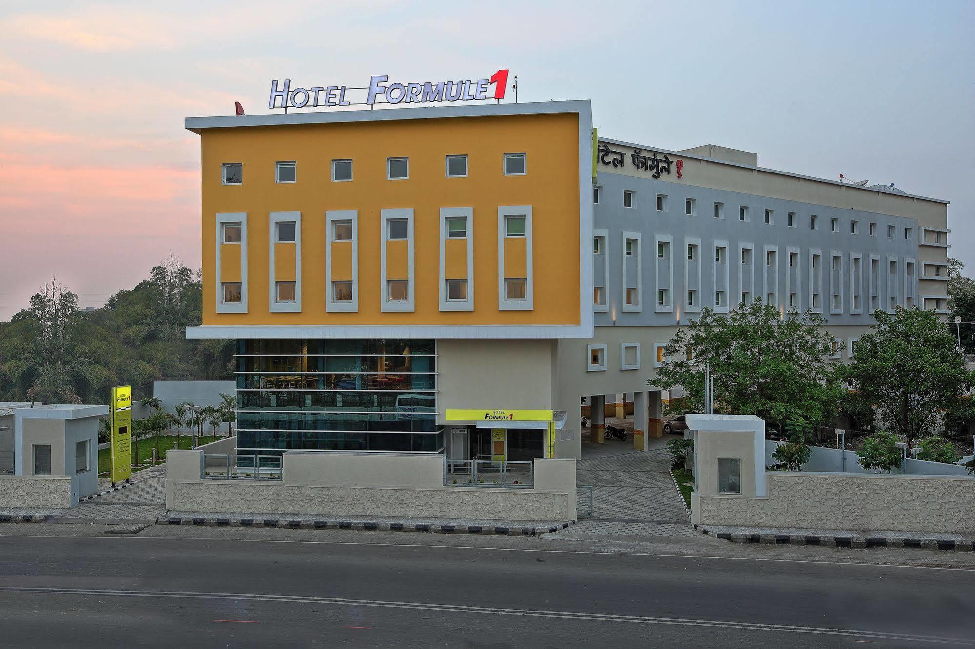 Holiday Inn Express Pune Pimpri By Ihg Exterior foto